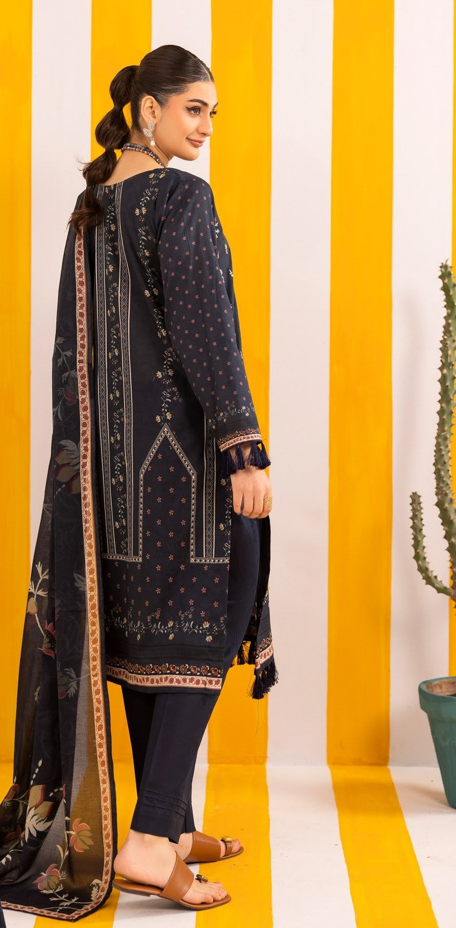 Abisha Lawn 3 Piece Embroidered #03 - Waheed Javaid Collections