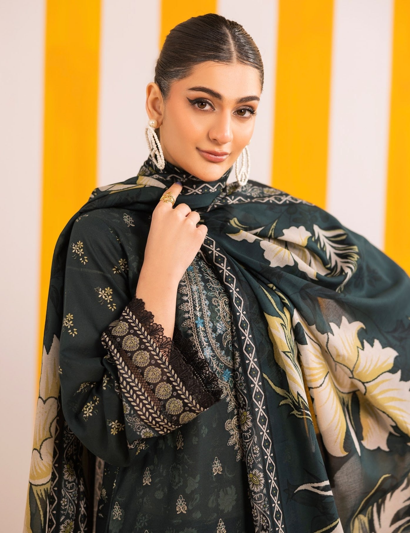 Abisha Lawn 3 Piece Embroidered #05 - Waheed Javaid Collections