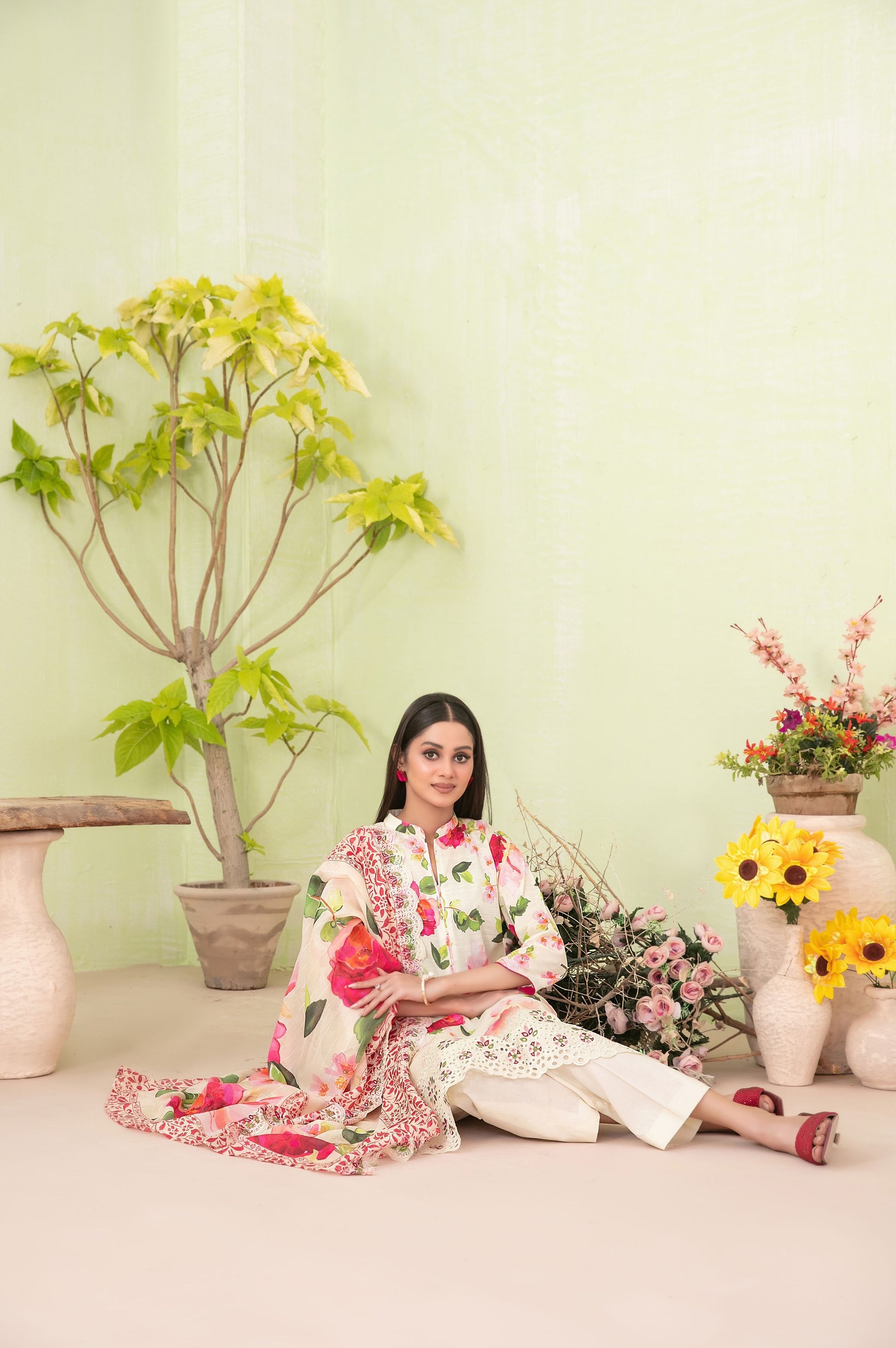 Erva Embroidered Lawn 3 Piece D-1713 - Waheed Javaid Collections