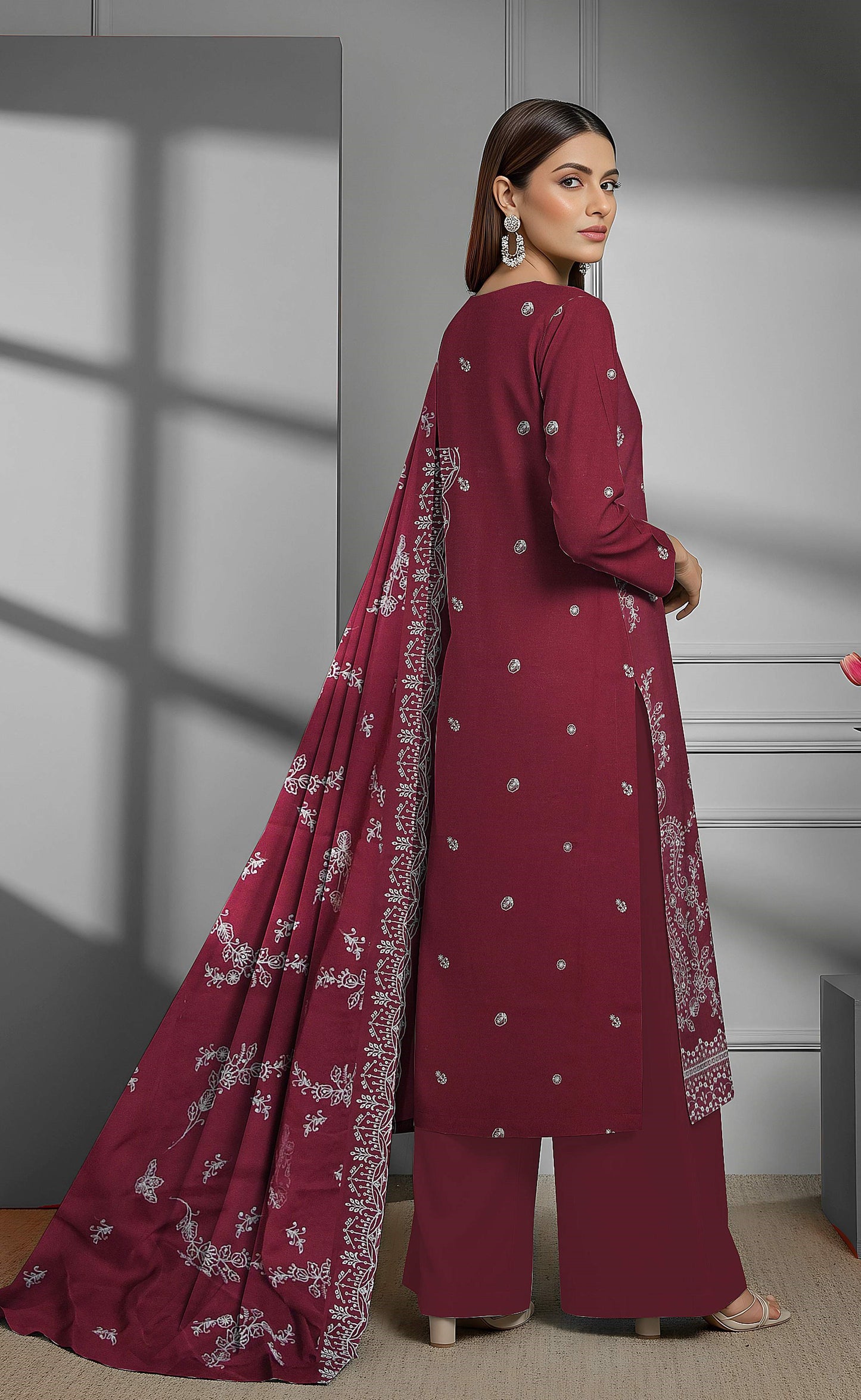 Noir Embroidered 3 Piece Karandi 03